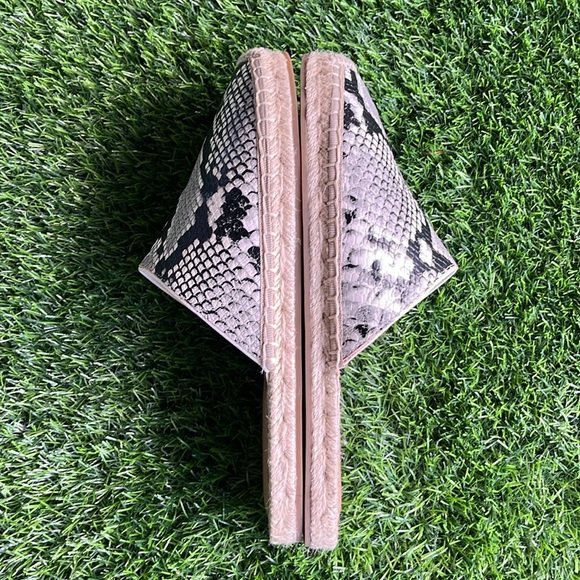 BANANA REPUBLIC Tan & Black Women’s Snake Print Espadrille Slide size 9 - Picture 3 of 8
